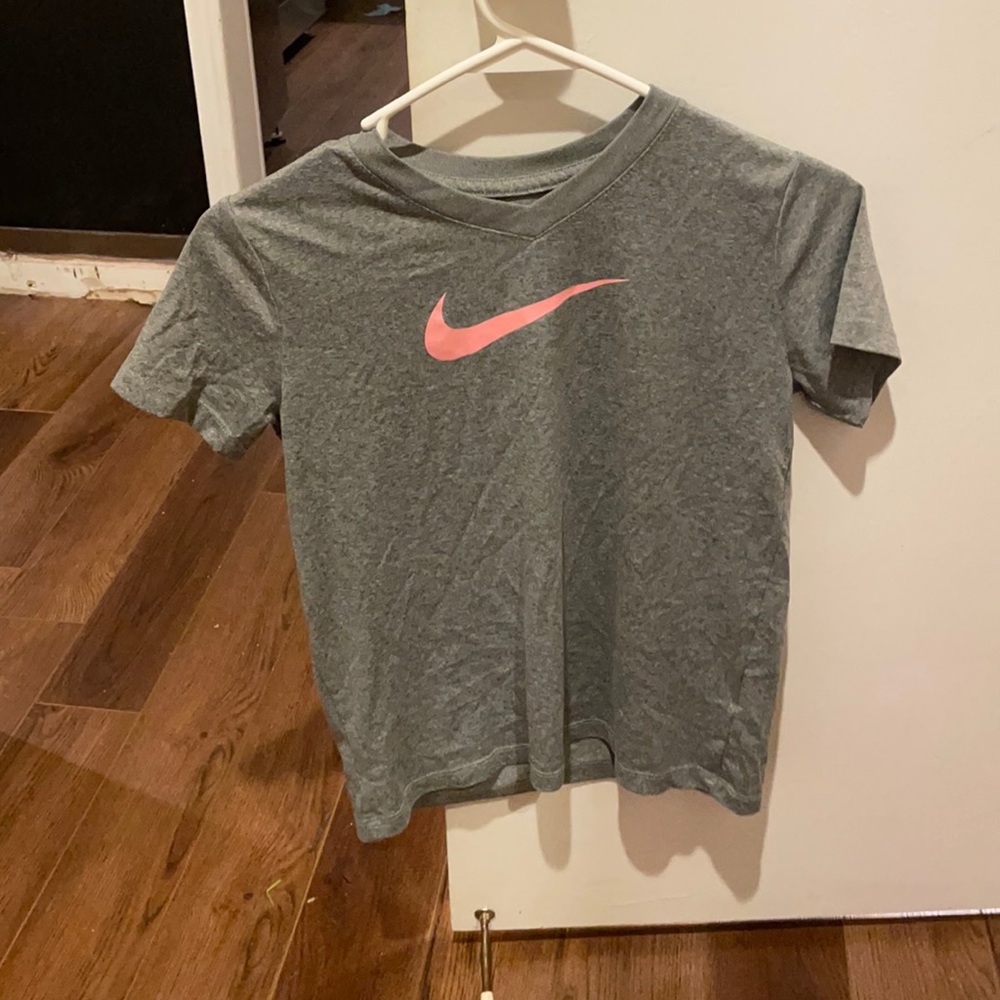 kids pink and grey nike t shirt